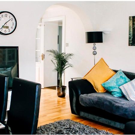 Home To Home Stay Apartment 글라스고 외부 사진