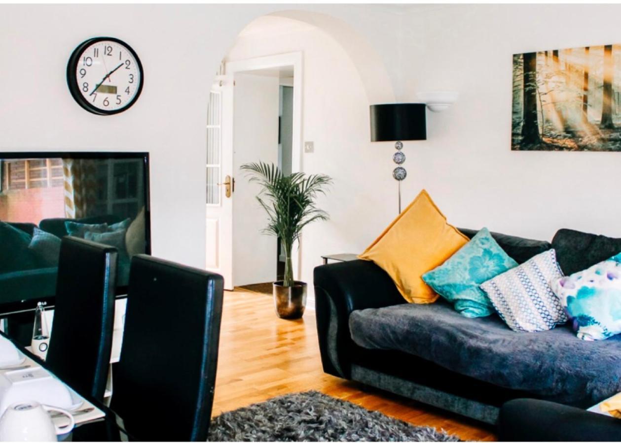 Home To Home Stay Apartment 글라스고 외부 사진